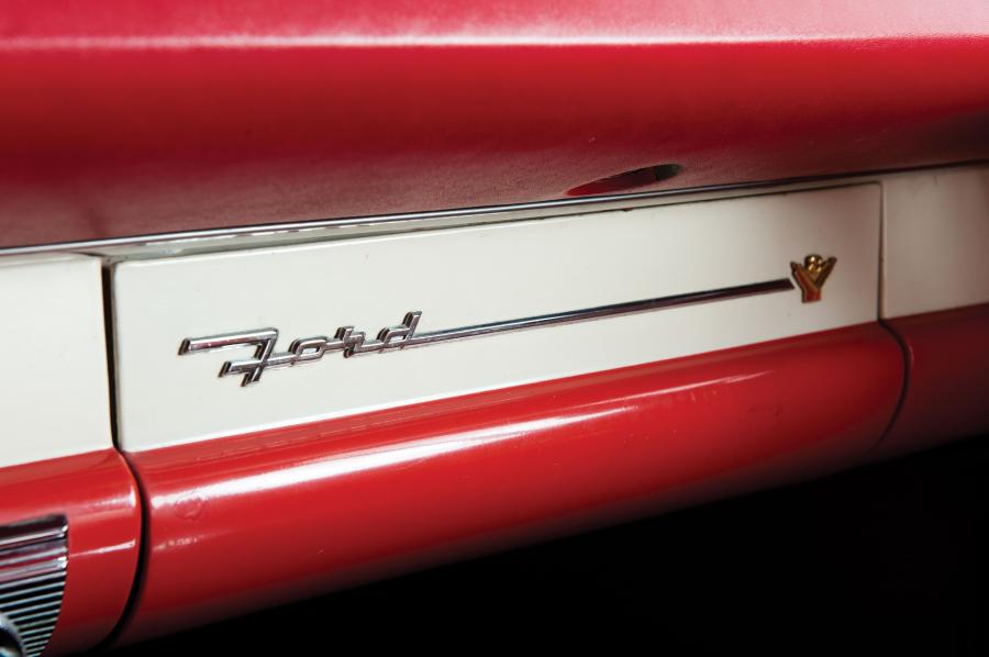  Ford Country Squire Station Wagon 1956 года  (фото 4 из 24)